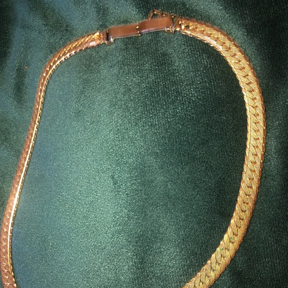 Gold Chain - Picture 2 of 3